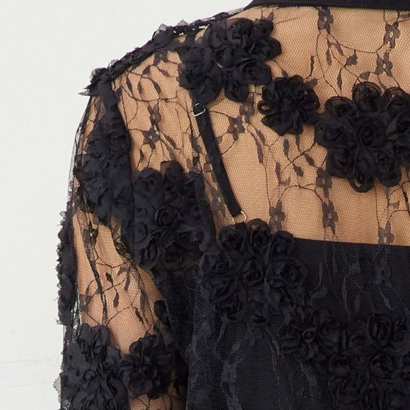 Chandler Floral Lace Button Up - Picture 9 of 9